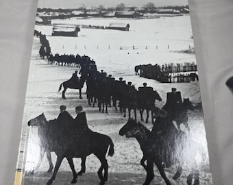 Livro de capa dura da Time Life Books, edição vintage de 1980, sobre a Segunda Guerra Mundial e a Rússia Sitiada.