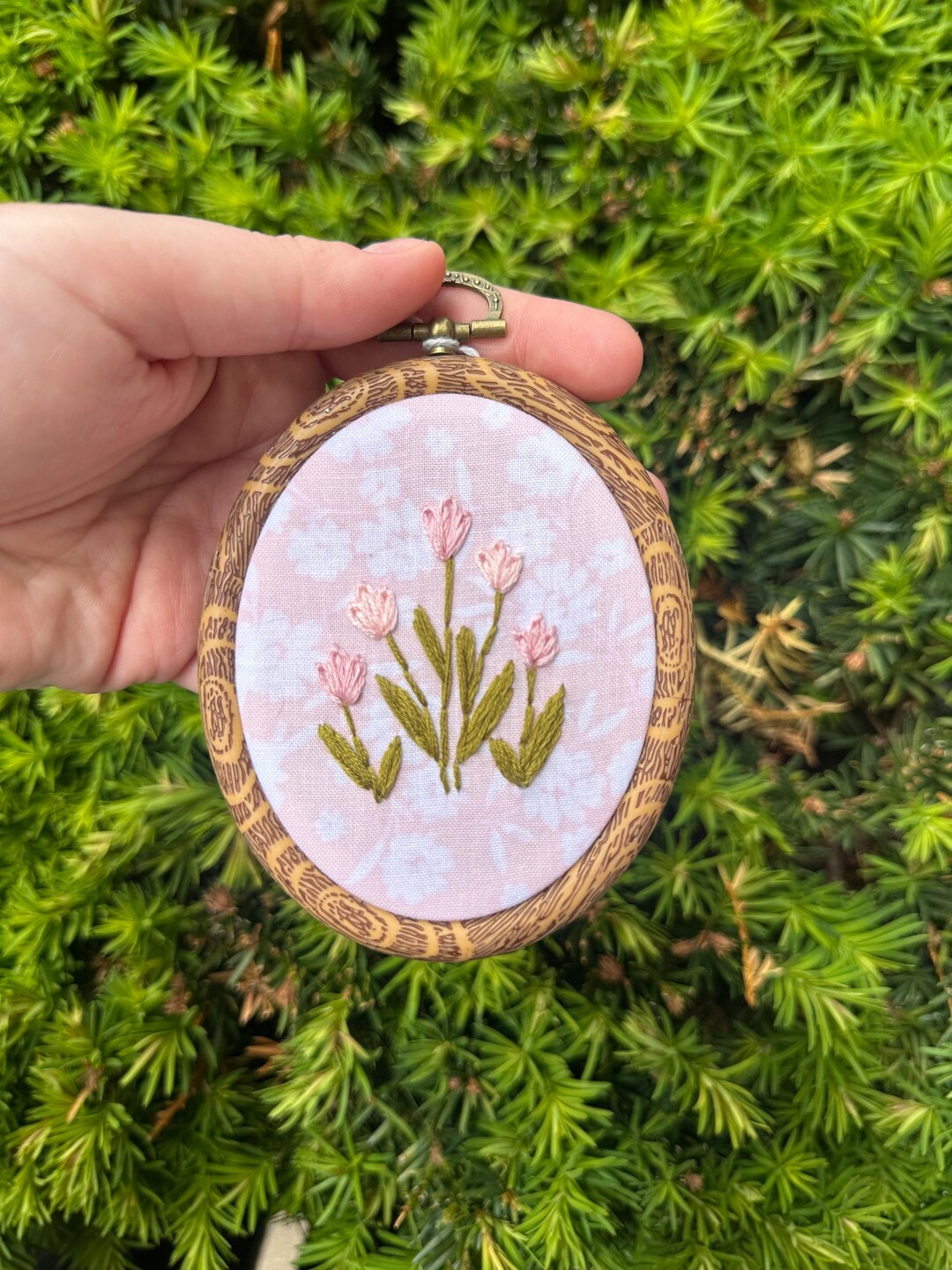 Faux Oval Wood Embroidery Hoop Wall Decor | Pink & White Floral Fabric ...