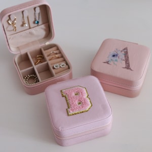 Schmuckbox mit Initialen Buchstaben Geschenk