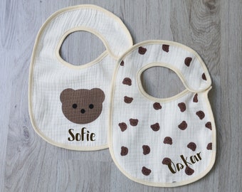 Baby bib made of cotton muslin personalized with the name bear