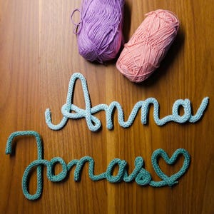 Knitted name tag or word made of wool and wire 10 cm