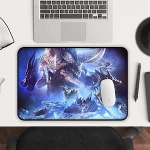 以下が含まれることがあります： 青と白のゲーム用マウスパッドで、ドラゴンと他の神話上の生き物のグラフィックが描かれています。マウスパッドは長方形で、表面は滑らかです。