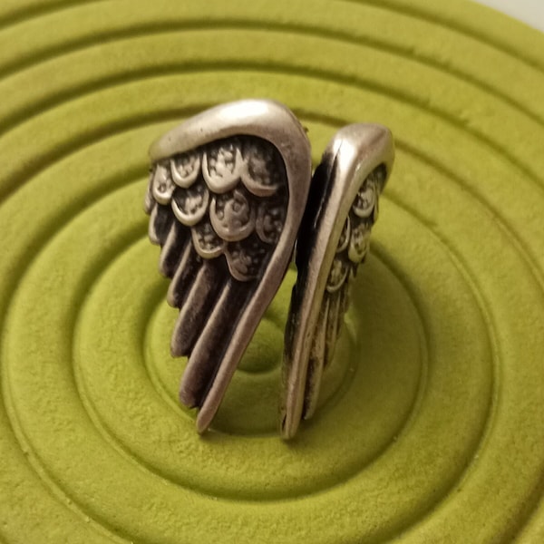 Anillo alas de ángel ajustable en zamak