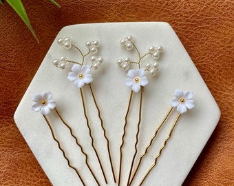 Pearl Flowers wedding hair pins, Bridal hair pins set of 4 pins