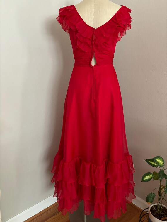 Vintage Ball Gown V Neckline Red Homecoming Dress Ruffles Layers Birthday Outfits C2005 main image 0