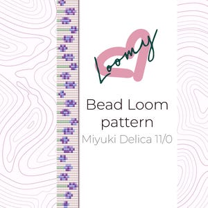 Op de afbeelding: Een kralenweefpatroon voor een lavendelbloemontwerp met Miyuki Delica 11/0 kralen. Het patroon wordt weergegeven op een witte achtergrond met een roze hart en de tekst "Bead Loom pattern" en "Miyuki Delica 11/0".