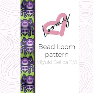 以下が含まれることがあります： 紫と緑の繰り返し模様のデジタルビーズ織りパターン。テキスト「Bead Loom pattern」と「Miyuki Delica 11/0」が白い背景に表示され、ピンクと緑のロゴも表示されています。