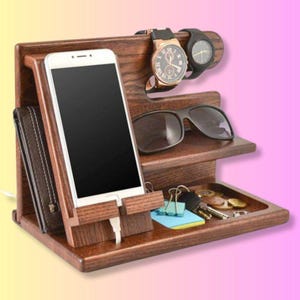 Suporte para celular SVG - Arquivo de corte a laser para organizador de mesa | Estação de encaixe de madeira para telefone | Presente para organizador de mesa de cabeceira | Arquivo de corte SVG | Design de corte a laser