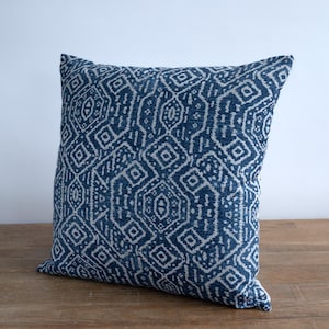 Navy Blue Geometric Pillow Cover: Modern Stripe Cotton Cushion (19x19)