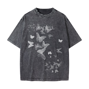 BUTTERFLY OVERSIZED T-Shirt - Florales T-Shirt für Männer und Frauen - süßes Geschenk mit buntem Schmetterlingsdruck