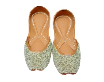 Jutti, jutti punjabi, chaussures de mariée, chaussures de mariage, mojari, khussas, khussa, chaussures indiennes, chaussures pakistanaises, mocassins pour femmes, mocassins plats.