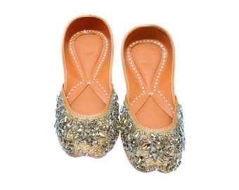 Jutti, Punjabi Jutti, Bridal shoes, wedding shoes, Mojari, Khussas, Khussa, Indian Shoes, Pakistani shoes, women's slip on, flat loafers.
