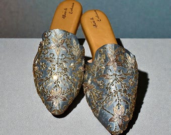 Sapatos Jutti de couro com detalhes: Khussa Mojari indianos para noivas, Juttis Punjabi, Khussas, sapatos indianos, sapatos paquistaneses, sapatos de noiva
