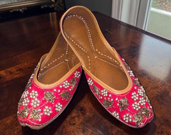 Embellished Leather Jutti: Indian Bridal Shoes, mojari, Khussa shoes, Indian shoes, Pakistani shoes, Punjabi Jutti