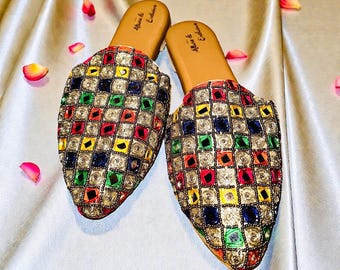 Sapatos Jutti de couro com detalhes: Khussa Mojari indianos para noivas, Juttis Punjabi, Khussas, sapatos indianos, sapatos paquistaneses, sapatos de noiva