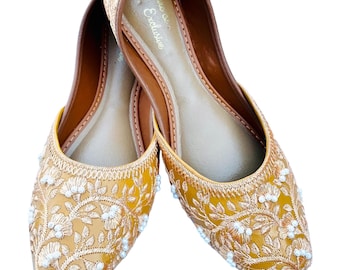 Jutti, 2 colors, Punjabi Jutti, Indian shoes, Khussas, Bridal shoes, loafers, Pakistani shoes, slip on flat shoes, khussey, mojari.