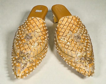 Jutti, embroidered beaded Punjabi Jutti, mules, Indian shoes, Khussas, Bridal shoes, wedding shoes, Pakistani shoes, slip on shoes, mojari.