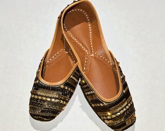 装飾された革のジュッティシューズ：インドのブライダルクッサモジャリローファー、パンジャブのジュッティ、クッサ、インドの靴、パキスタンの靴、ブライダルシューズ