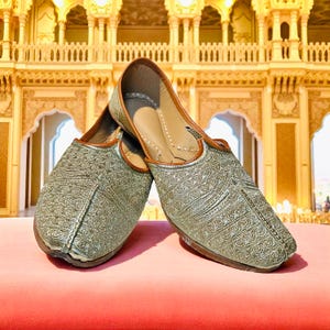 Chaussures Khussa Femme Fancey Argentées En Cachemire - Style Loafers - Neuf Sans Boîte