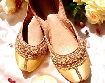 Jutti, Punjabi Jutti, Indian shoes, Khussas, Bridal shoes, wedding shoes, loafers, Pakistani shoes, slip on flat shoes, khussey, mojari.
