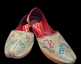 Jutti, Men’s Punjabi Jutti, groom shoes, wedding shoes, Mojari, Khussas, Khussa, zari tilla work, Indian Shoes, Pakistani shoes, loafers.