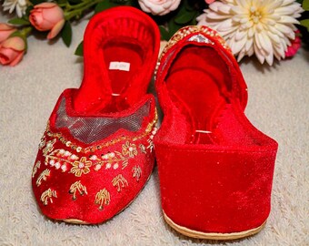 Jutti, red Punjabi Jutti, Indian shoes, Khussas, Bridal shoes, wedding shoes, Pakistani shoes, slip on flat shoes, mojari.