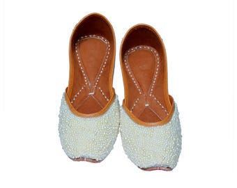 Jutti, jutti punjabi, chaussures de mariée, chaussures de mariage, mojari, khussas, khussa, chaussures indiennes, chaussures pakistanaises, mocassins pour femmes, mocassins plats.