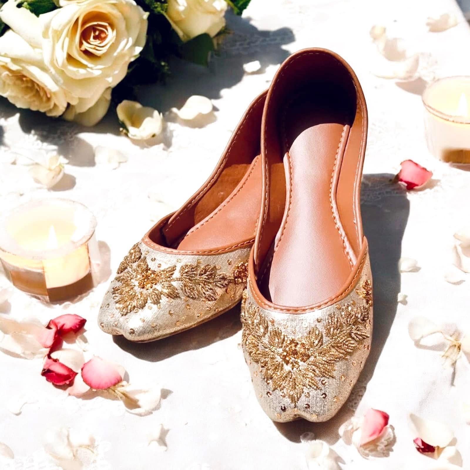 Jutti, Punjabi Jutti, Indian shoes, Khussas, Bridal shoes, wedding shoes, loafers, Pakistani shoes, slip on flat shoes, khussey, mojari.
