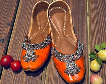 Ozdobne 2 kolory Jutti Buty indyjskie ślubne Khussa Mojari Mokasyny Punjabi Juttis Khussas Buty indyjskie Buty pakistańskie Buty ślubne