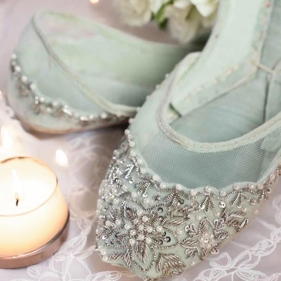 Jutti, Punjabi Jutti, Indian shoes, Khussas, Bridal shoes, wedding shoes, loafers, Pakistani shoes, slip on flat shoes, khussey, mojari.