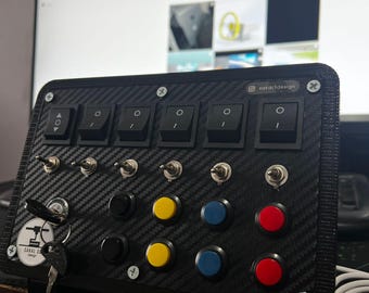 Archivos STL de caja de botones de 24 funciones: 6 interruptores KCD4, 8 botones pulsadores, 6 interruptores de palanca y 1 interruptor de llave / para juegos de simulación de carreras Gamer SimRace
