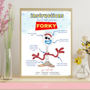 Puede incluir: Una impresión enmarcada con instrucciones sobre cómo hacer un personaje de Forky. Las instrucciones incluyen pegar ojos saltones, torcer un limpiapipas rojo y dibujar una boca. La impresión se muestra en un estante rosa con jarrones de flores.