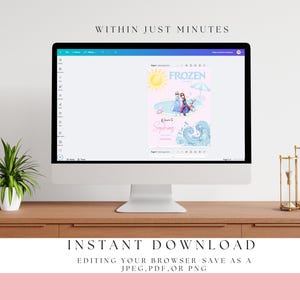 Pu&ograve; includere: Un monitor di computer mostra un invito digitale con la parola "FROZEN" e il testo "Within Just Minutes" e "Instant Download". L'invito presenta personaggi dei cartoni animati, un sole e onde oceaniche. Il monitor &egrave; su una scrivania di legno.
