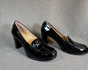 Michael Kors Black Patent Leather Heel Loafer, Discontinued, Pre-owned, in good condition. Size 7.5M