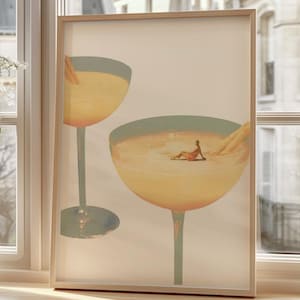 Póster de cóctel surrealista: impresión artística caprichosa con una mujer bebiendo. Decoración moderna de pared para bar, cocina, salón o un regalo divertido.