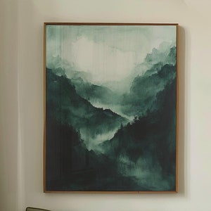 Poster di montagna foresta verde, stampa di paesaggio acquerello nebbioso, scena di natura tranquilla, arte murale di montagna nebbiosa, arredamento per la casa sereno