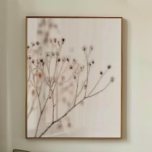 Poster minimalista con piante secche - Arte murale botanica neutra, arredamento moderno ispirato alla natura, stampa artistica serena per camera da letto o soggiorno