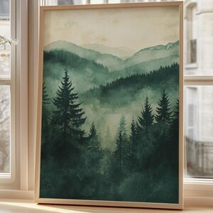Waldlandschaft Poster, dunkelgrüner Aquarelldruck, ruhige Waldszene, geheimnisvoller Bergnebel, Natur Wandkunst, heiteres Wohndekor