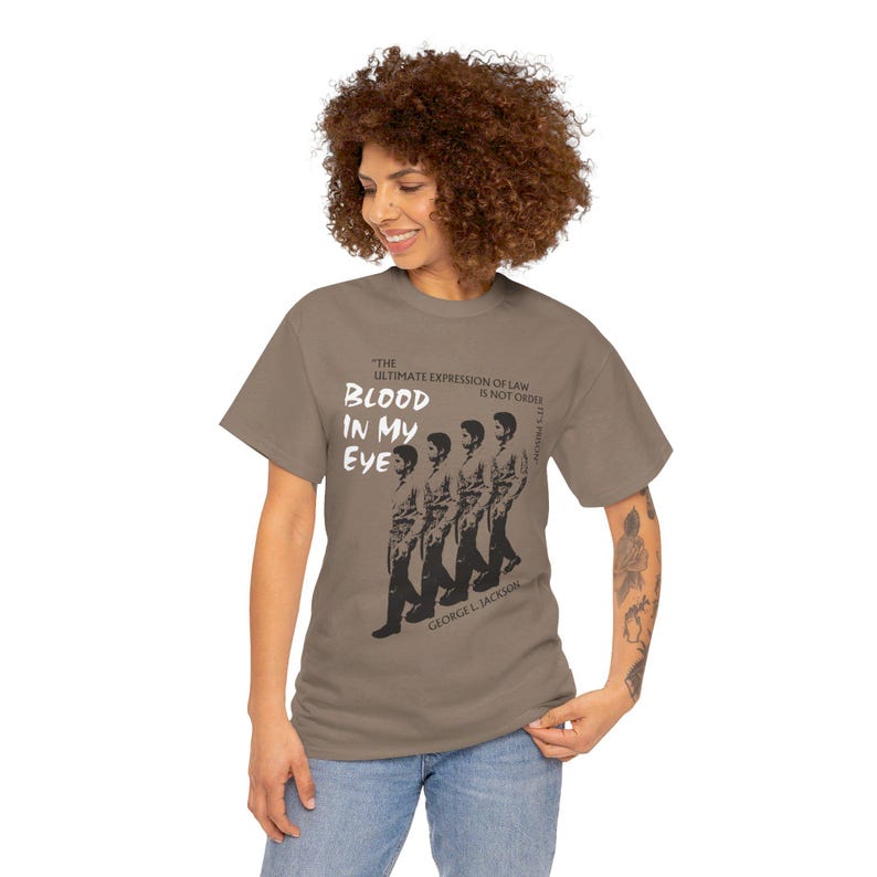 Camiseta do livro sangue em meus olhos de George Jackson imagem 7