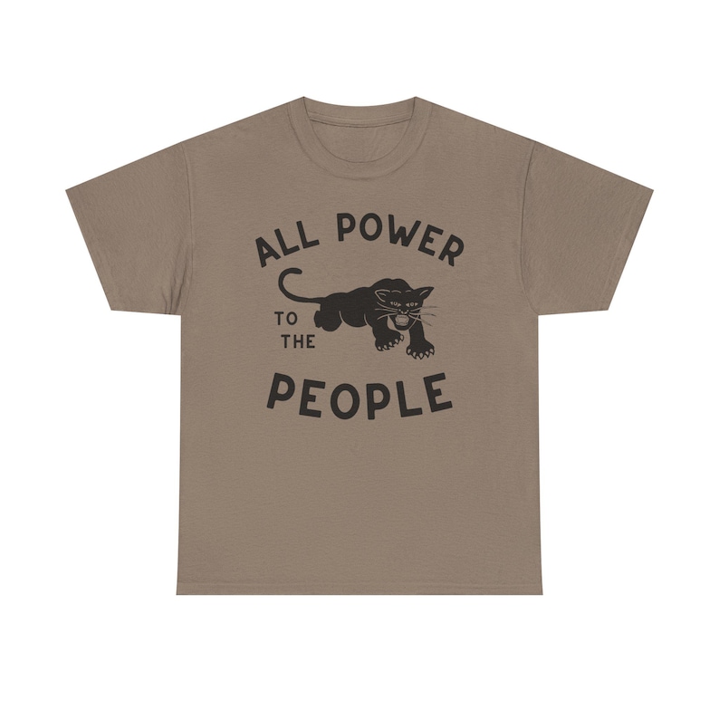 Tutto il potere al popolo, maglietta del Black Panther Party, socialismo di sinistra, socialista, liberazione nera, antimperialismo, anticolonialismo, maglietta regalo Brown Savana
