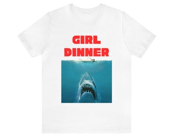 Girl Dinner Jaws Funny Feminist T-Shirt meme tee féminisme tiktok parodie bizarrecore nichecore pop culture cadeau pour sa petite amie