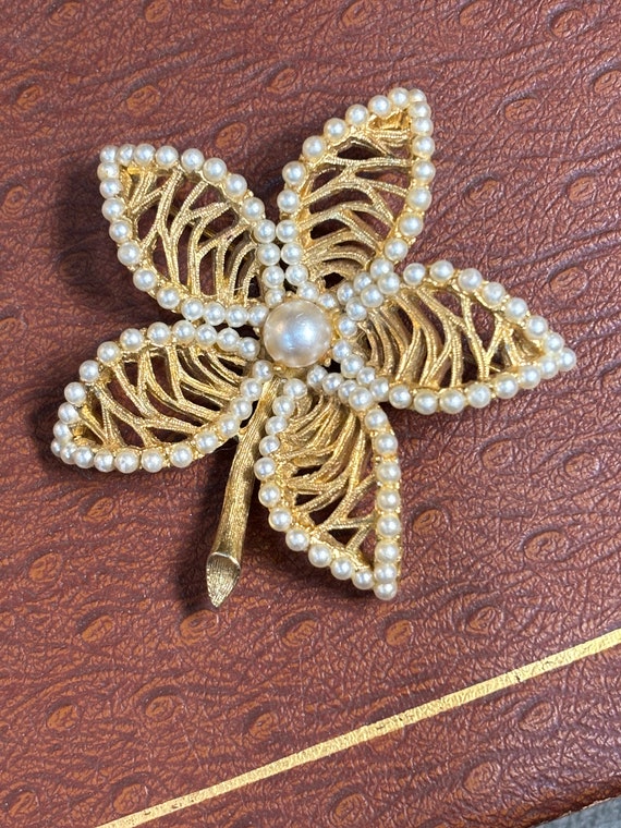 BSK flower brooch with pearl - image 1