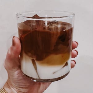 Candela Cold Brew / Ispirata al caffè freddo / Candela in cera di cocco e albicocca / Regalo per gli amanti del caffè / Regalo per lei / Caffetteria / Cucina