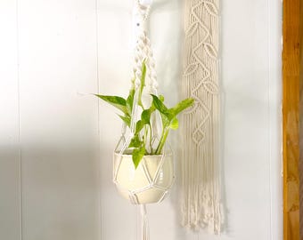 Macramé plantenhanger, boho hangende plantenbak, handgemaakte plantenhouder van katoenen touw, kamerplantendecoratie, housewarming cadeau, cadeau voor plantenliefhebbers