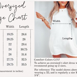 Pu&ograve; includere: Tabella delle taglie per un abito t-shirt oversize. La tabella mostra le misure di larghezza e lunghezza in pollici per le taglie dalla S alla 4XL. La tabella include anche una foto di una modella che indossa l'abito in taglia XL. Il testo sulla tabella recita "Comfort Colors C1717" e "Per ottenere un abito t-shirt oversize, si consiglia di salire di 2 taglie. Per riferimento: La modella mostrata sopra indossa una XL e normalmente indossa una taglia M e misura 1,68 m."