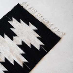 Handwoven colorful wool Zapotec rug from Teotitlan del Valle, Oaxaca, Mexico - Mexican Rug | Black and White