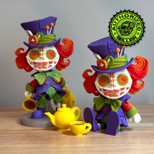 Creepy Mad Hatter Figurine - Alice In Wonderland -  3D Printed - Fidget toy - Desk Accessory - Gift for her - Twisty Prints