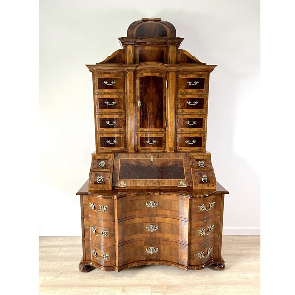 Cabinet baroque richement orné, secrétaire baroque - noyer - UNIQUE