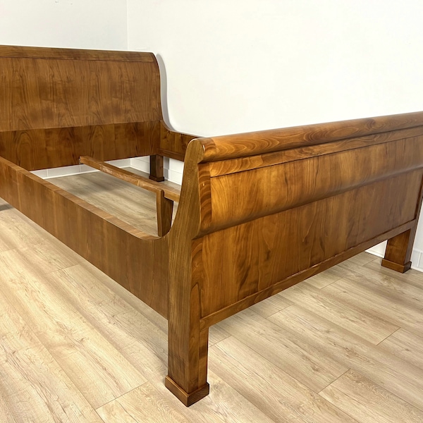 Lit en bois de cerisier de style Biedermeier directement du fabricant de meubles élégants : Retroles !