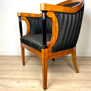 Fauteuil Bergère élégant avec colonnes noires Chaise Biedermeier de Retroles Fabricant de meubles anciens sur mesure image 6